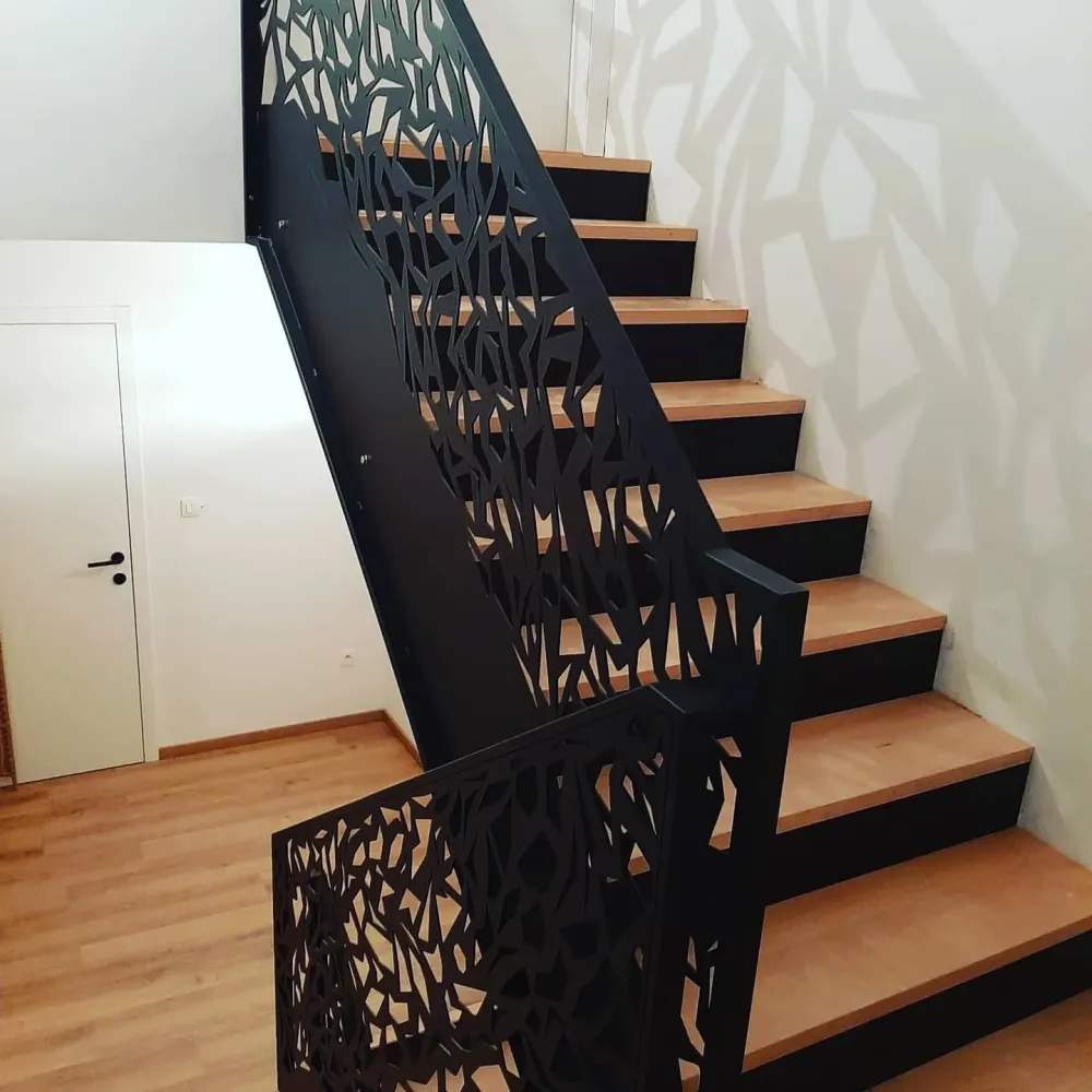 Escalier avec garde-corps